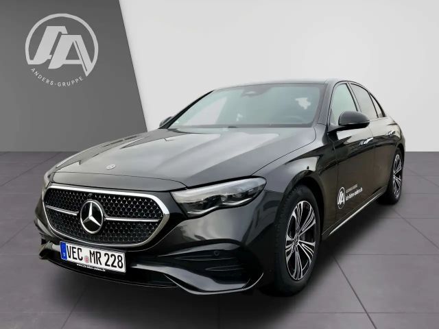 Mercedes-Benz E 200 AMG Line Sedan