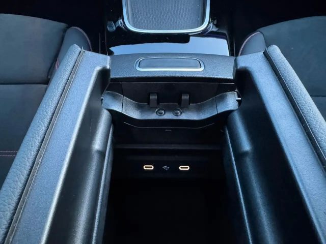 Mercedes-Benz CLA 200 AMG Line