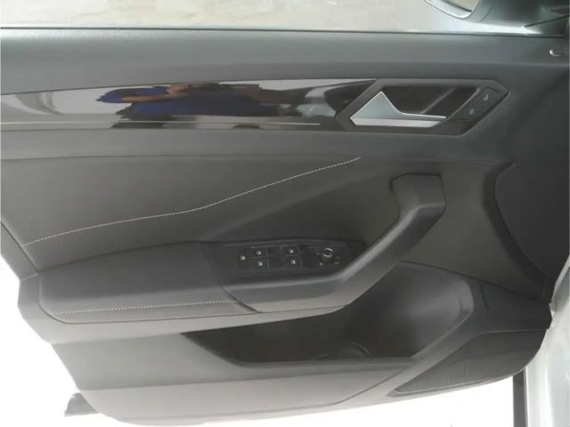 Volkswagen T-Roc 1.5 TSI DSG R-Line