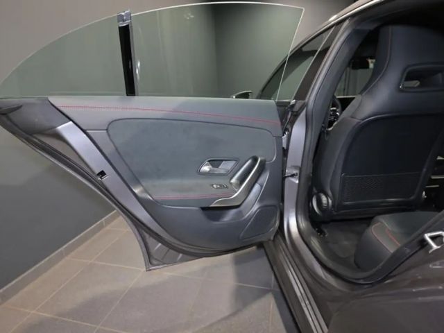 Mercedes-Benz CLA 200 AMG Line Coupé