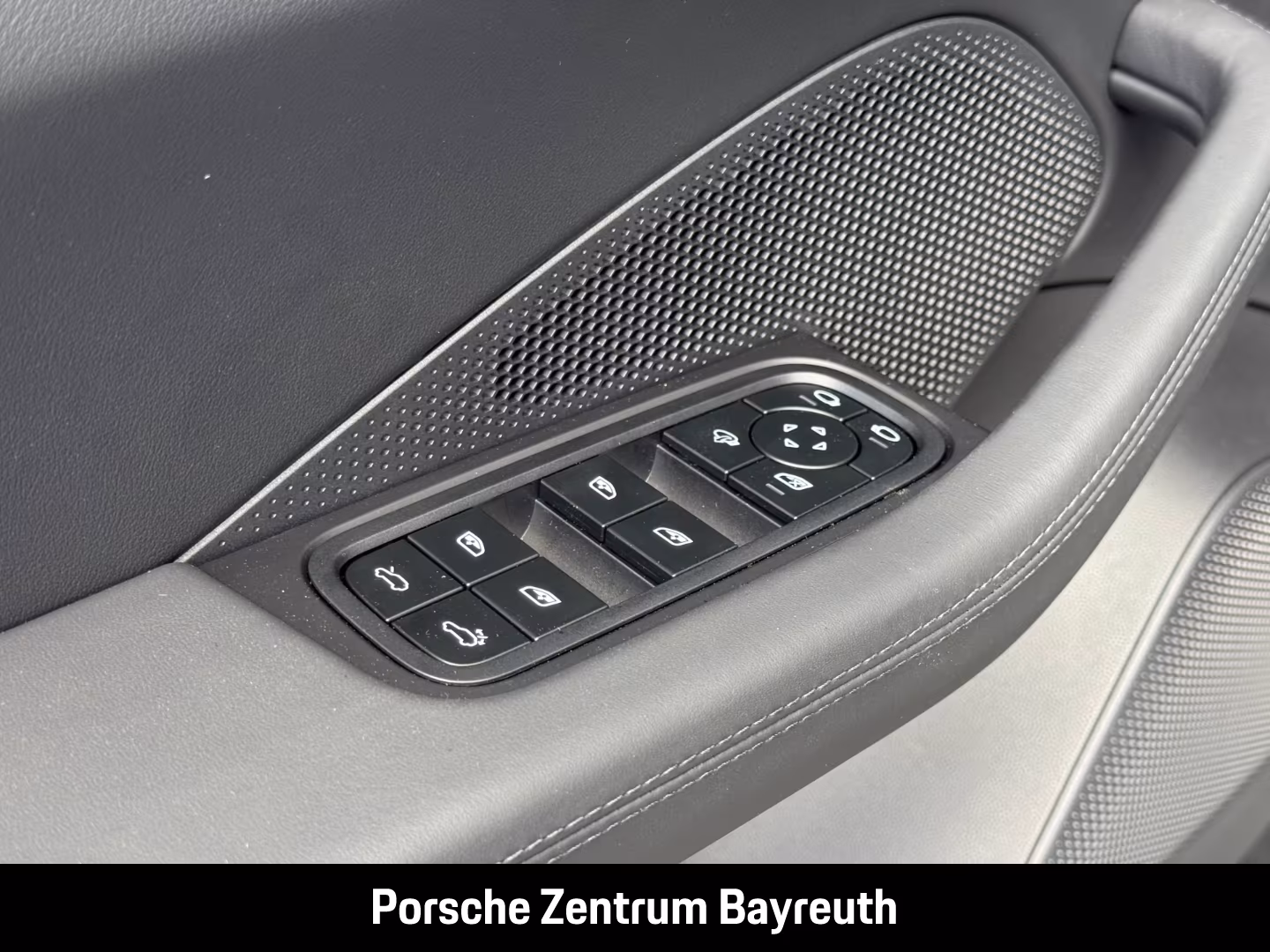 Porsche Macan AHV*MATRIX*INNO*22-ZOLL*LUFTFEDER*HEADUP*