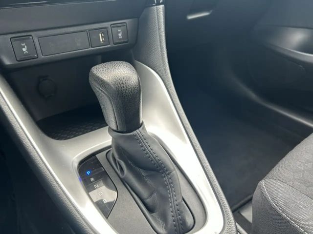 Toyota Yaris Hatchback Hybride Team D