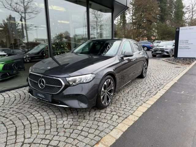 Mercedes-Benz E 220 E 220 d Sedan