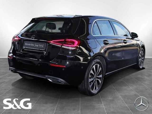 Mercedes-Benz A 250 A 250 e