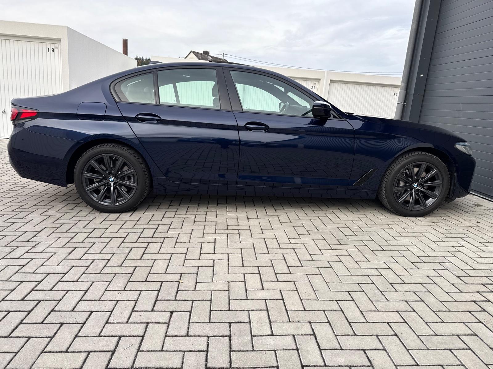 BMW 540 540i Luxury Line Sedan