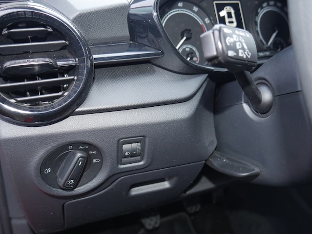 Skoda Fabia 1.0 MPI LED PDC-hinten SITZHZG SMARTLINK KLIMAANLAGE LANEASSIST