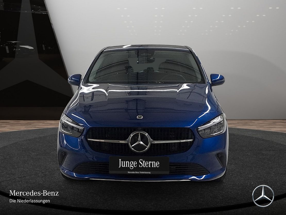 Mercedes-Benz B 220 4MATIC Sedan