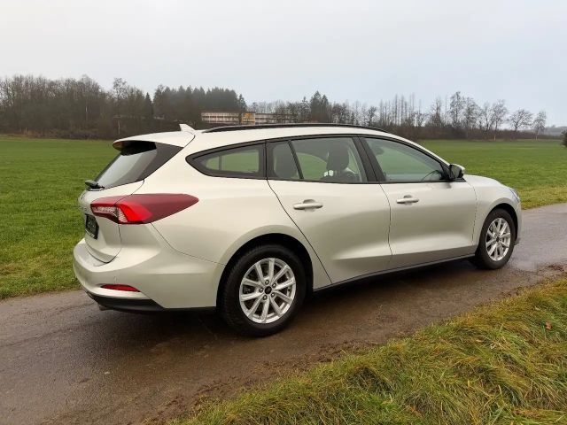 Ford Focus Cool & Connect Wagon