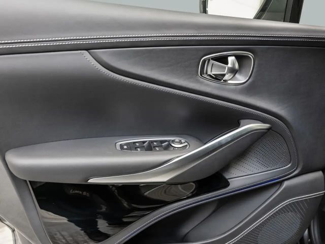 Aston Martin DBX Magnetic Silver Onyx Black