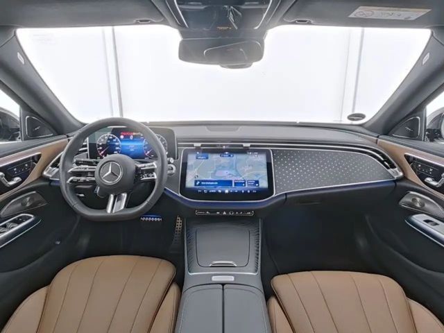 Mercedes-Benz E 200 AMG Line Sedan