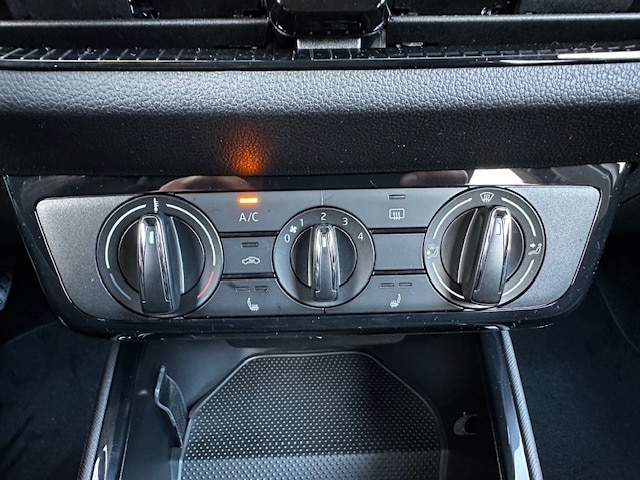 Skoda Fabia Fabia Essence PDC;CARPLAY;FSE;LED