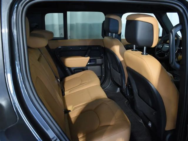 Land Rover Defender 110