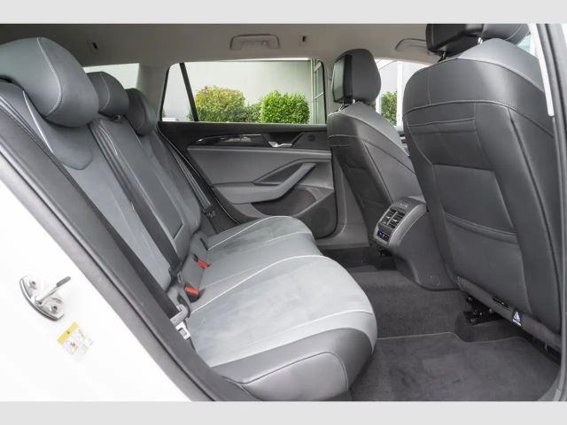 Volkswagen Passat 1.5 eTSI Business Variant