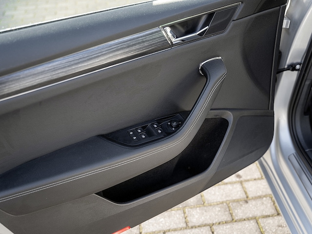 Skoda Superb 2.0 TSI Combi Style Style