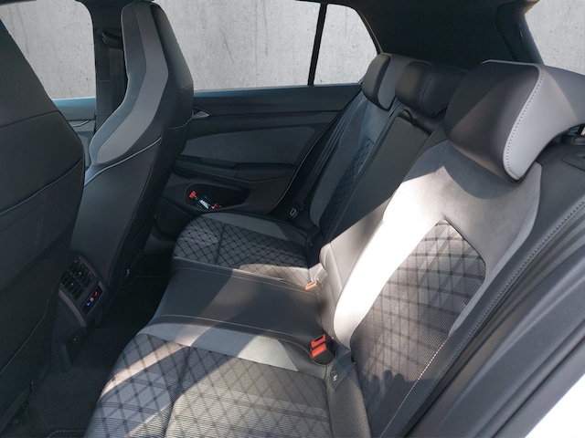 Volkswagen Golf 1.5 eTSI DSG R-Line