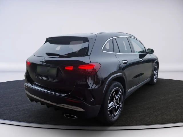 Mercedes-Benz GLA 180 AMG Line