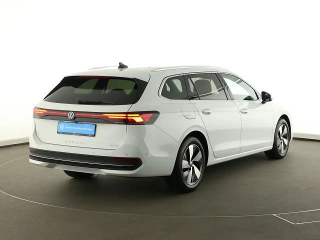 Volkswagen Passat 1.5 eTSI Business DSG Variant