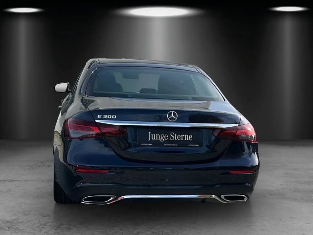 Mercedes-Benz E 300 AMG Line Sedan