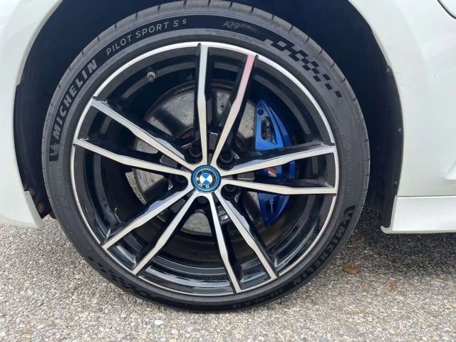 BMW 320 320e M-Sport Touring xDrive