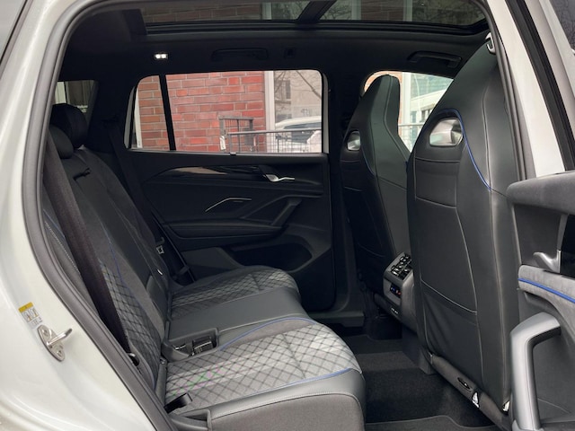 Volkswagen Tayron Tayron R-Line 2.0 TDI DSG 4M PANO/AHK/STANDHZG.