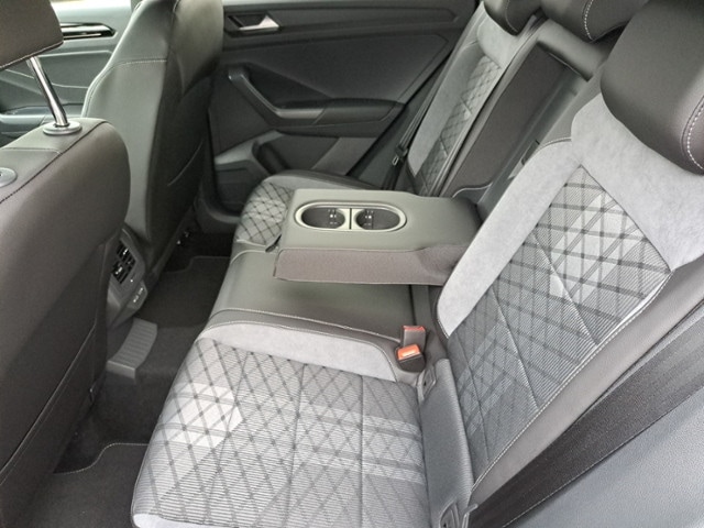 Volkswagen T-Roc 1.5 TSI DSG R-Line