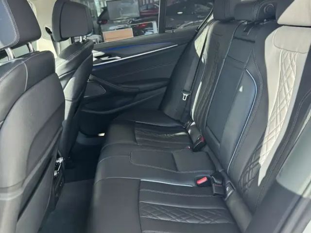 BMW 540 540i Sedan xDrive