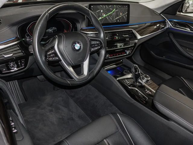 BMW 530 530d Luxury Line Sedan