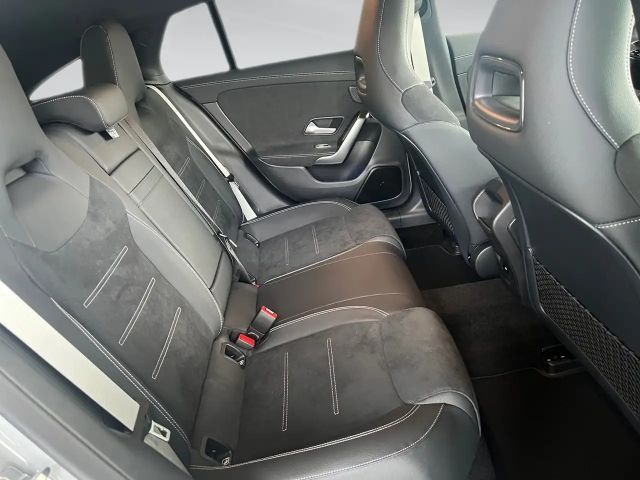 Mercedes-Benz CLA 200 AMG Line Shooting Brake