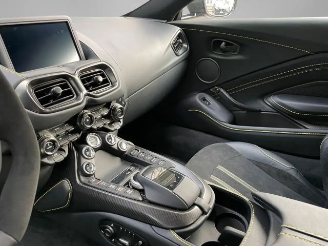 Aston Martin V8 V8