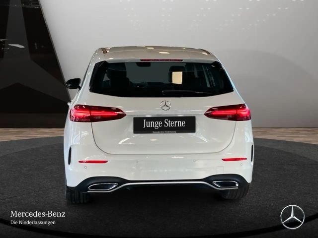 Mercedes-Benz B 200 AMG Line Sedan