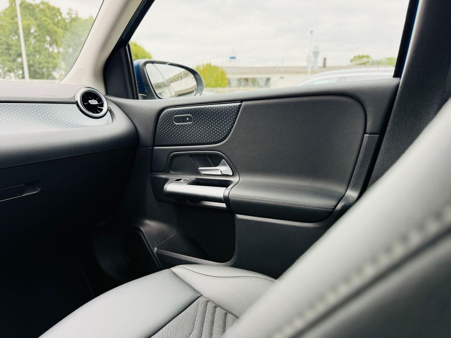 Mercedes-Benz B 200 Progressive Sedan