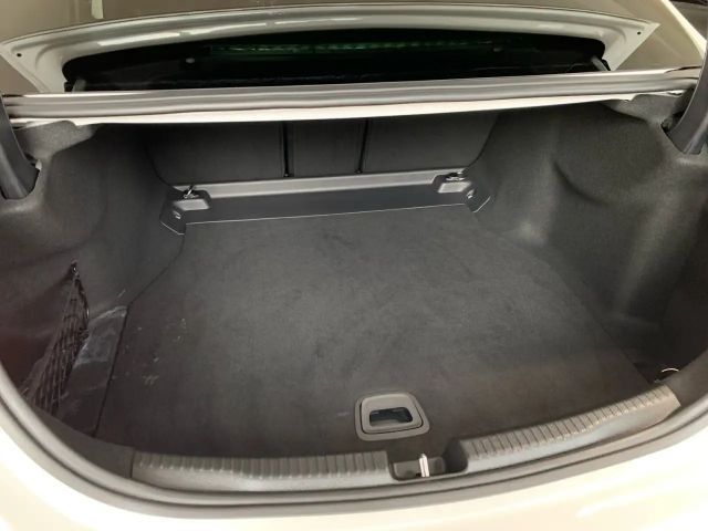 Mercedes-Benz C 200 AMG Line Sedan