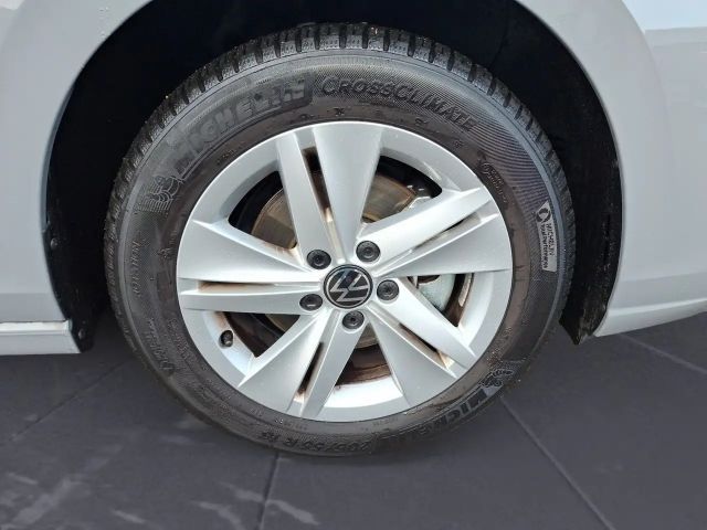 Volkswagen Golf Life Variant