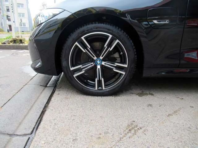 BMW 330 330e M-Sport xDrive