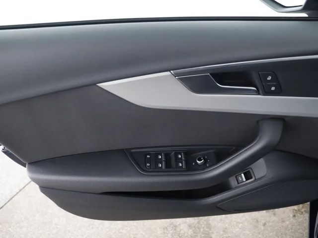 Audi A4 30 TDI Sedan