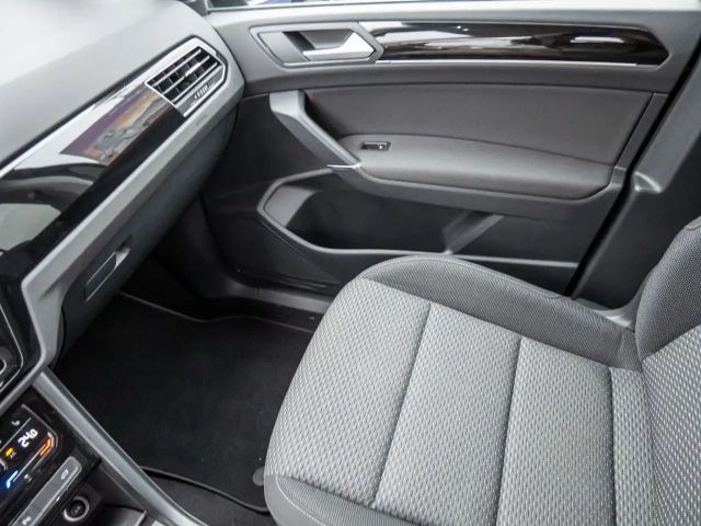 Volkswagen Touran 1.5 TSI DSG