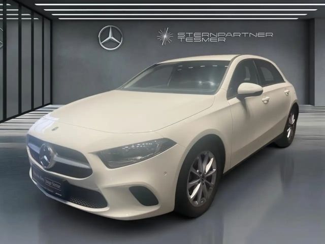 Mercedes-Benz A 200 AMBUX+CARPLAY+LED+SHZ+PDC