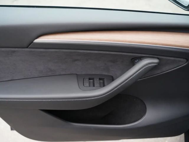 Tesla Model Y AWD Long Range