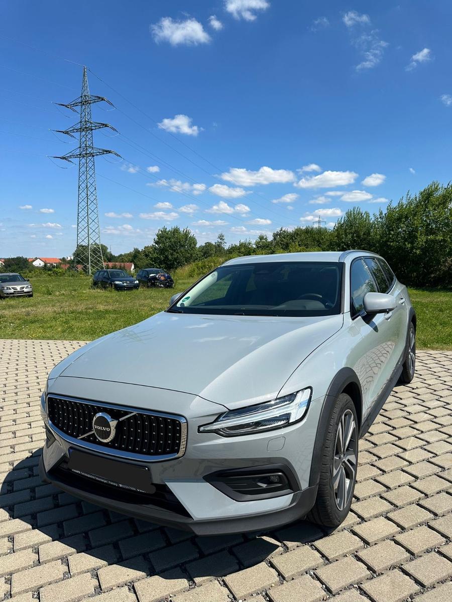 Volvo V60 AWD Plus
