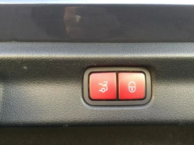 Mercedes-Benz EQE 300 Electric Art Sedan