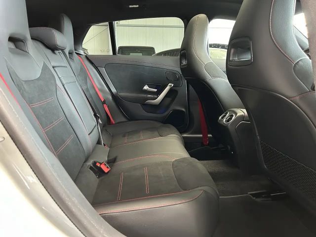 Mercedes-Benz CLA 35 AMG AMG Line Premium