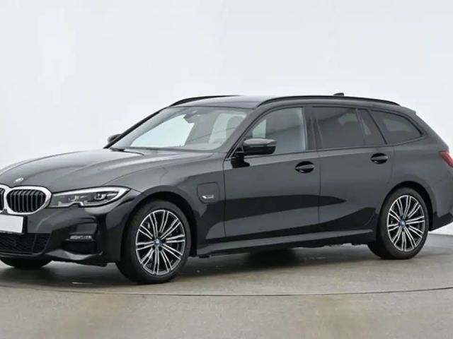 BMW 320 320e M-Sport Touring