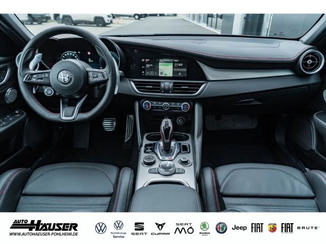 Alfa Romeo Giulia AT8 Q4 Turbo