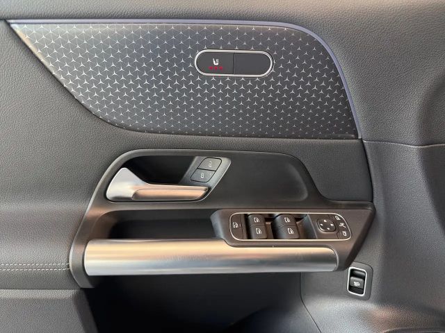 Mercedes-Benz B 180 Sedan