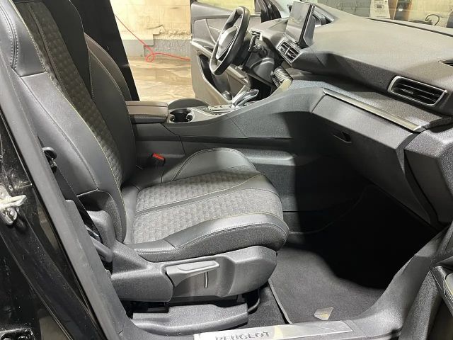 Peugeot 3008 EAT8 Hybrid