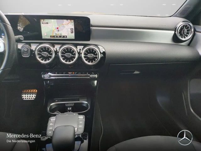 Mercedes-Benz A 250 A 250 e AMG Line