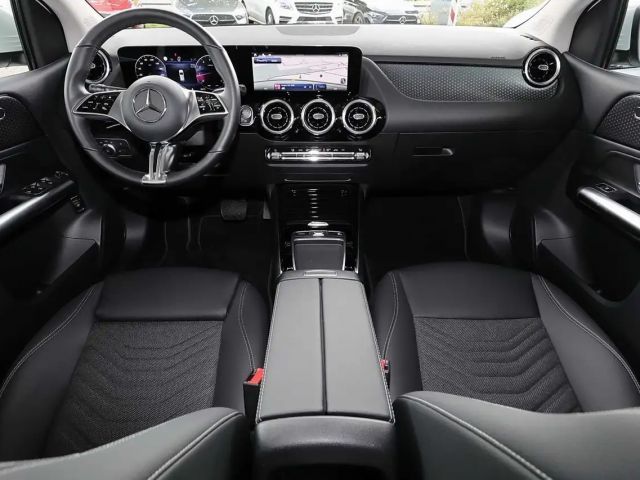 Mercedes-Benz B 200 Sedan