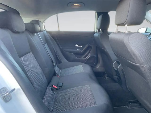 Mercedes-Benz A 250 A 250 e