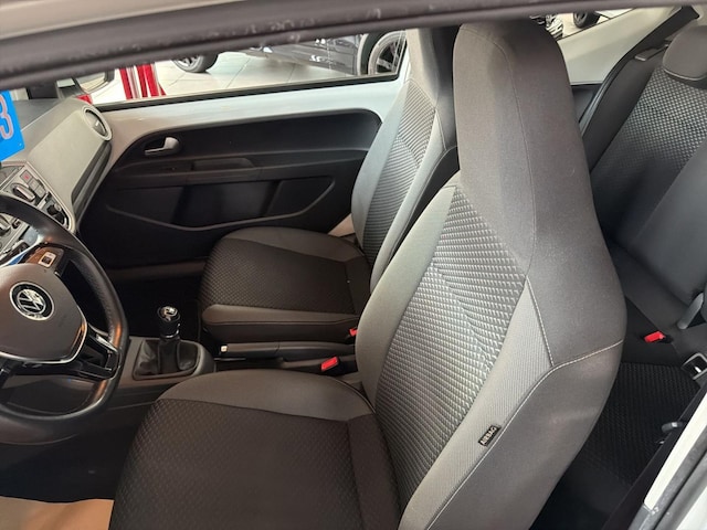 Volkswagen up! Active