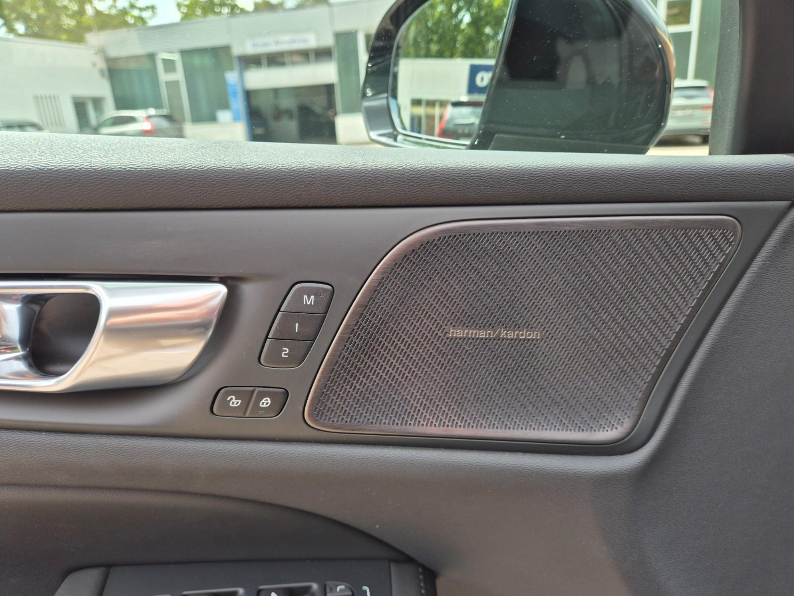 Volvo V60 AWD Dark Hybrid Plus Recharge